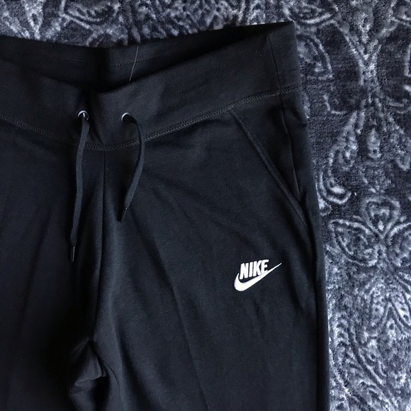 nike women's club slim pant